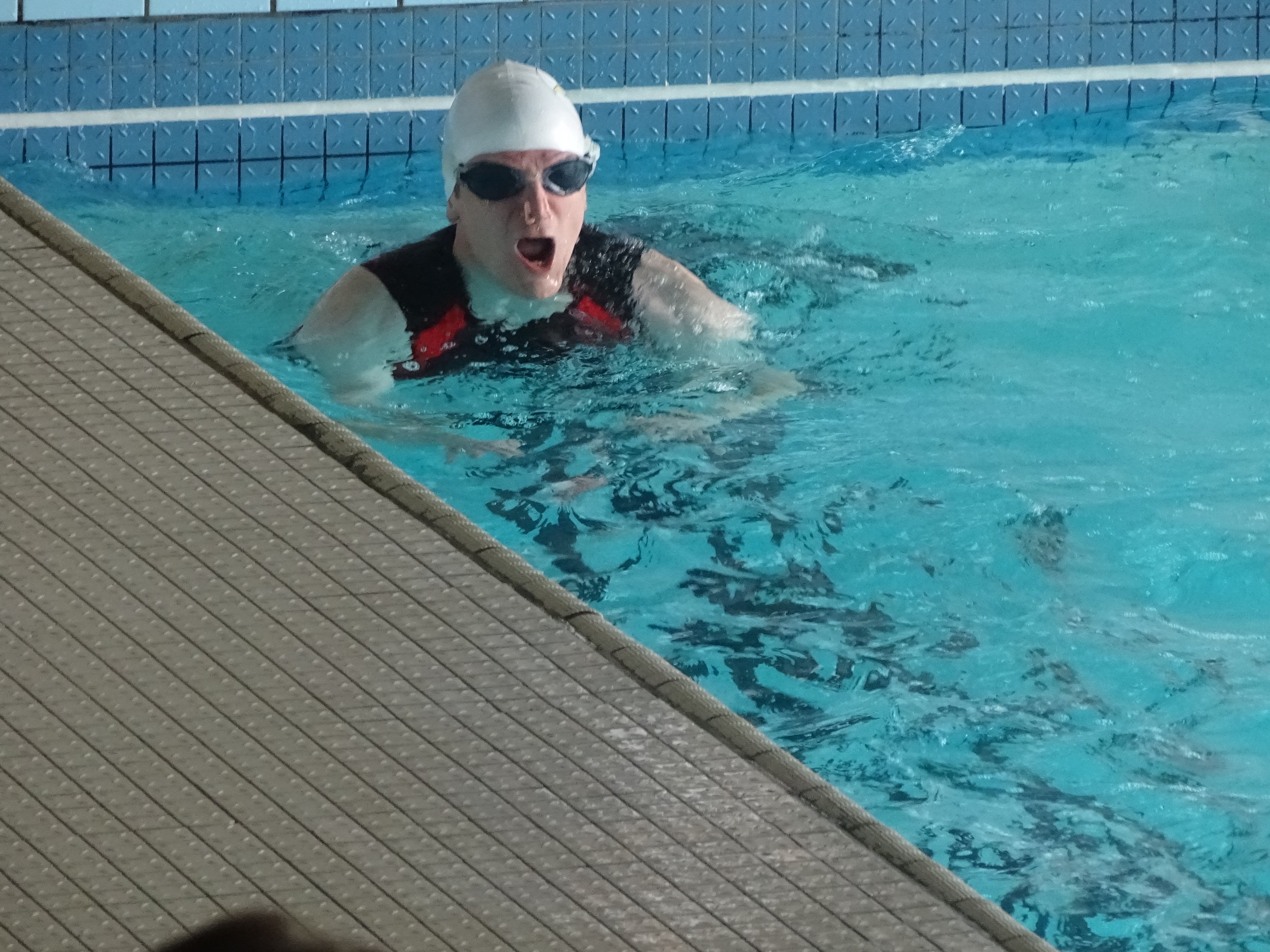 Alexis pendant l'épreuve de natation